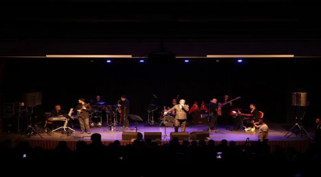 ÇEKMEKÖY’DE EGE RÜZGARI ESTİ