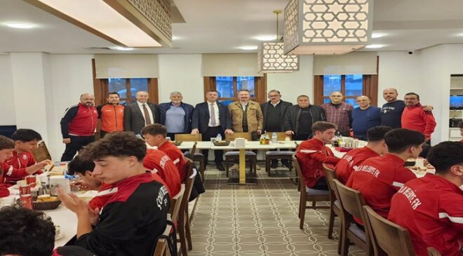 Başkan Sarıkurt, Maç Öncesinde Sporcularla Bir Arada