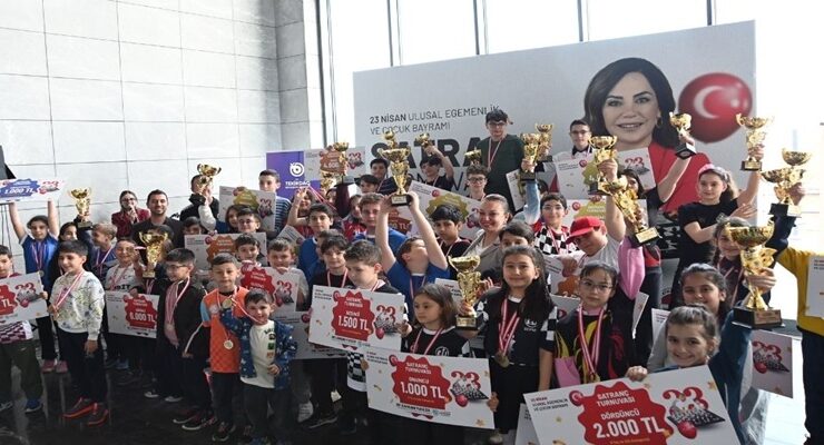 TEKİRDAĞ’DA HAMLELER 23 NİSAN İÇİN YAPILDI, SATRANÇ TURNUVASINDA ŞAMPİYONLAR BELİRLENDİ