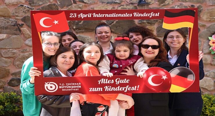 TEKİRDAĞLI MİNİKLER ALMANCA ÖĞRENEREK 23 NİSAN’I KUTLADI