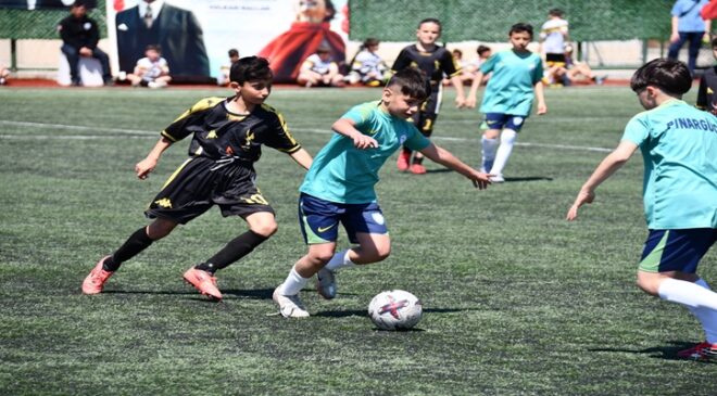 Minik Sporcular Çocuk Bayramında Futbol Şöleni Yaşattılar