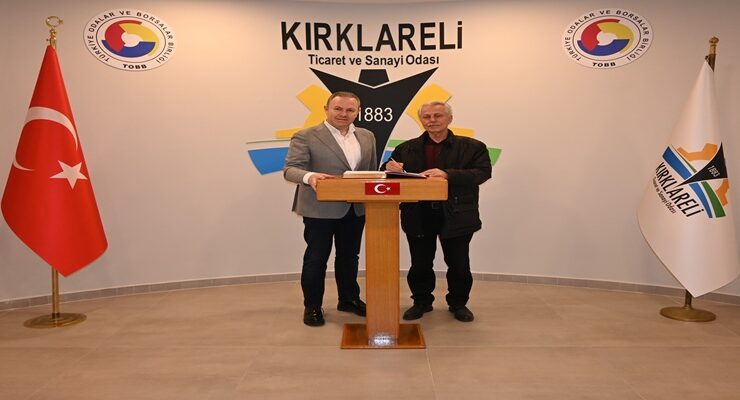 Geçmiş Dönem Kırklareli Belediye Başkanı Av. Cavit Çağlayan, Kırklareli TSO’nın “Şeref Defteri”ni İmzaladı