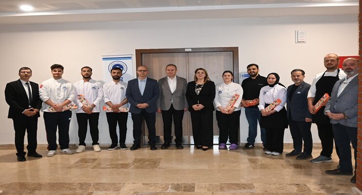 Başkan Soner Ilık, Gastronomi ve Mutfak Sanatları Öğrencilerine “Şef Bıçağı” Hediye Etti