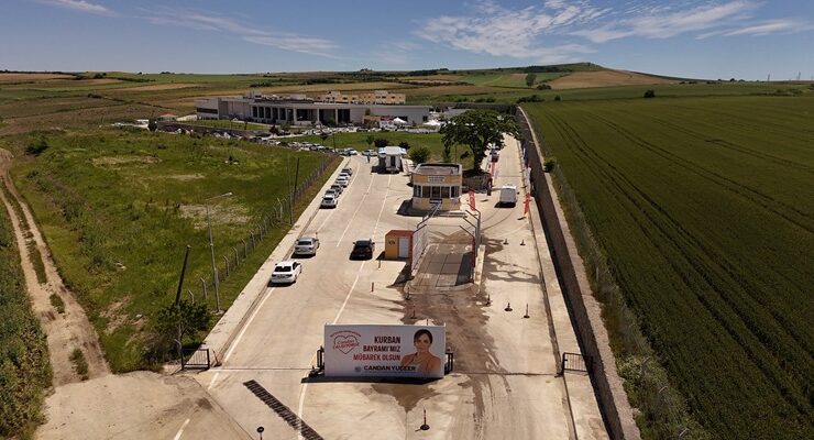 BÜYÜKŞEHİR MEZBAHALARINDA KURBAN KESİM MESAİSİ SÜRÜYOR