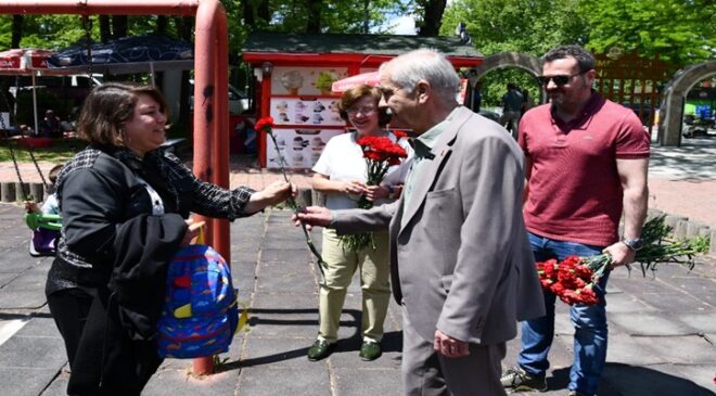 Başkan Özcan’dan Anneler Günü’nde Anlamlı Ziyaret