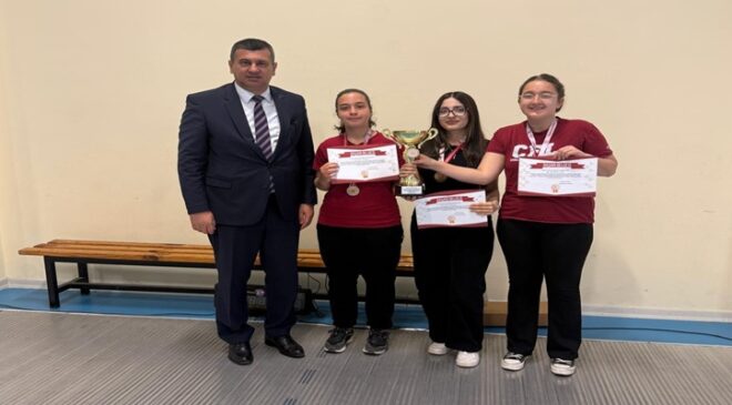 Çorlu’da Liseler Arası Bilgi Yarışmasında Gençler Kıyasıya Yarıştı