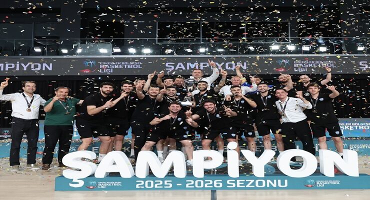 TEKİRDAĞ NKÜ ERKEK BASKETBOL TAKIMI ŞAMPİYONLUK KUPASINI KALDIRDI