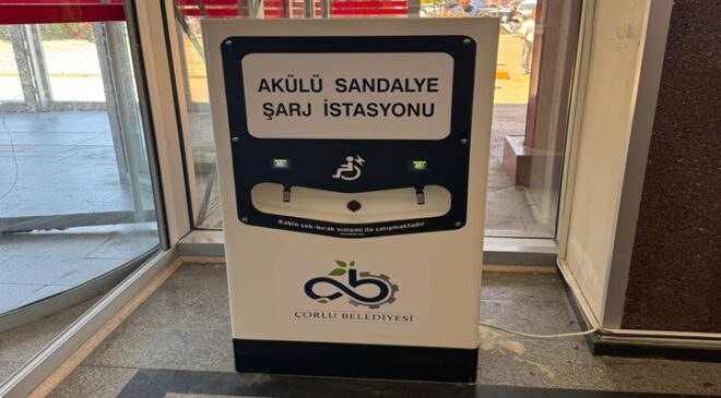 Çorlu Devlet Hastanesine Akülü Sandalye Şarj İstasyonu Bağışı