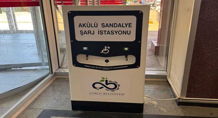 Çorlu Devlet Hastanesine Akülü Sandalye Şarj İstasyonu Bağışı