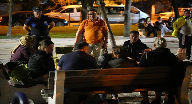 Başkan Sarıkurt Parklarda Vatandaşlarla ve Gençlerle Buluştu