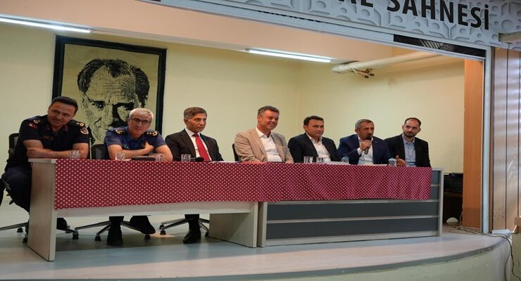 Başkan Sarıkurt, Silahtarağa Mahallesi Halk Toplantısına Katıldı