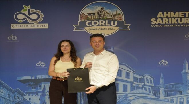 Başkan Sarıkurt’tan Kadın Eğitmenlere Teşekkür Belgesi