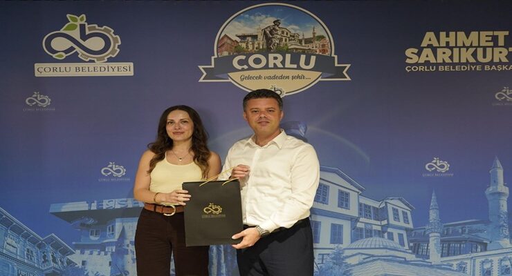 Başkan Sarıkurt’tan Kadın Eğitmenlere Teşekkür Belgesi