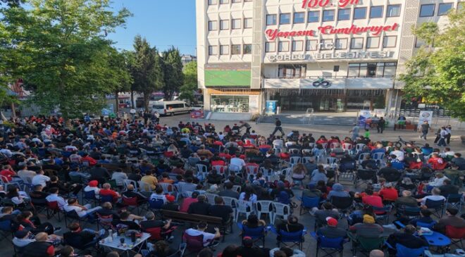 Çorlu Cumhuriyet Meydanı’nda Millî Takım İçin Tek Yürek Oldu