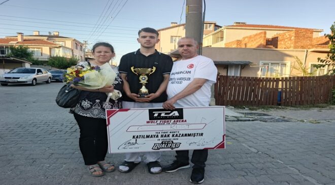 Muay Thai Şampiyonu Göktuğ Kurt’a Coşkulu Karşılama