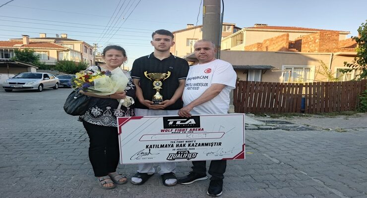 Muay Thai Şampiyonu Göktuğ Kurt’a Coşkulu Karşılama