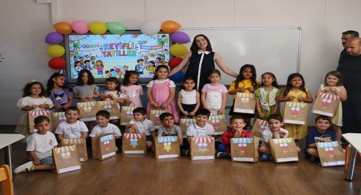 Ergene de Minik Öğrencilerin Karne Sevinci