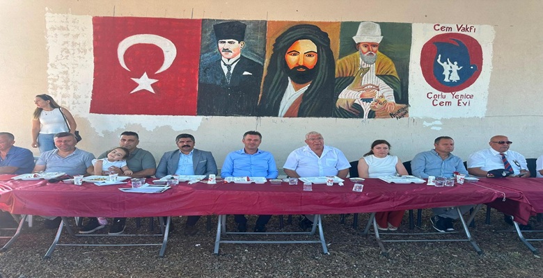 Başkan Sarıkurt, Cem Vakfı Yenice Şubesi’nin Aşure ve Lokma Etkinliğine Katıldı (1)