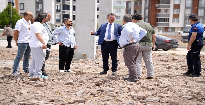 Başkan Sarıkurt’tan Pazartesi Pazarı İncelemesi (7)