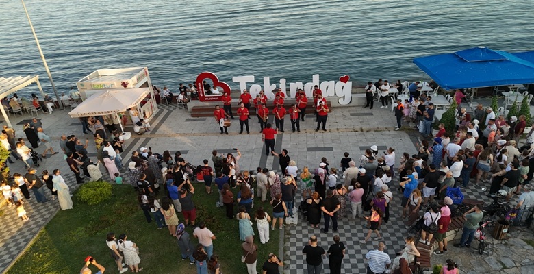 “YAZ KONSERLERİ” MÜZİK COŞKUSUNU İLÇELERE TAŞIYOR (2)
