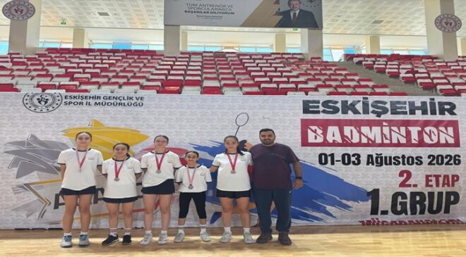 ÇORLU’NUN BADMİNTON KIZ TAKIMI ANALİG FİNALLERİ’NE KALDI