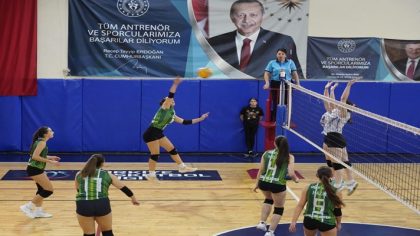 ÇBSK Voleybol Takımı Sezona Galibiyetle Başladı (7)
