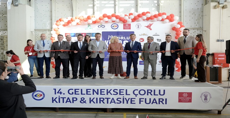 Çorlu Kitap Fuarı Kapılarını Kitapseverlere Açtı (15)