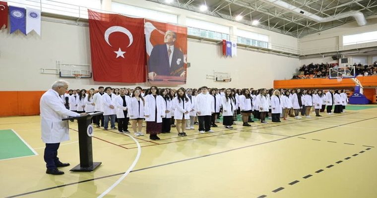 NKÜ Tıp Fakültesi’nde 19. Beyaz Önlük Giyme Töreni Gerçekleştirildi