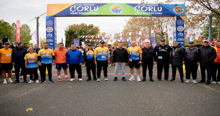 Uluslararası Çorlu Yarı Maratonu Tarihi Bir Coşkuyla Gerçekleştirildi (28)